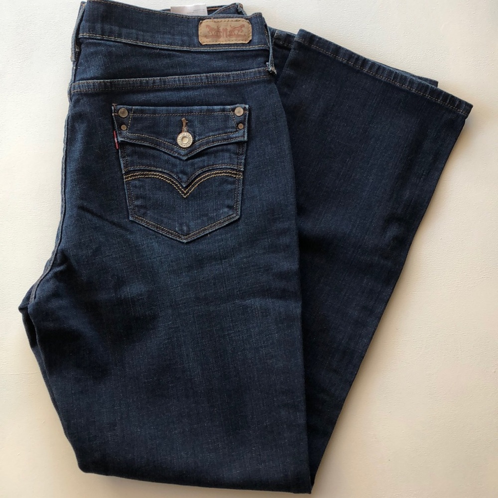 LEVI’S Women’s 505 Straight Leg Decorative pockets